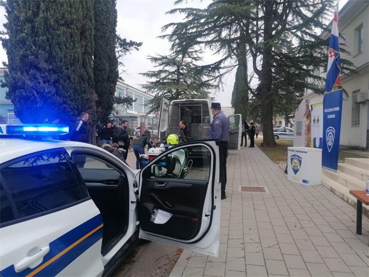 Slika /2023/Posjet PP zadar 8.jpg